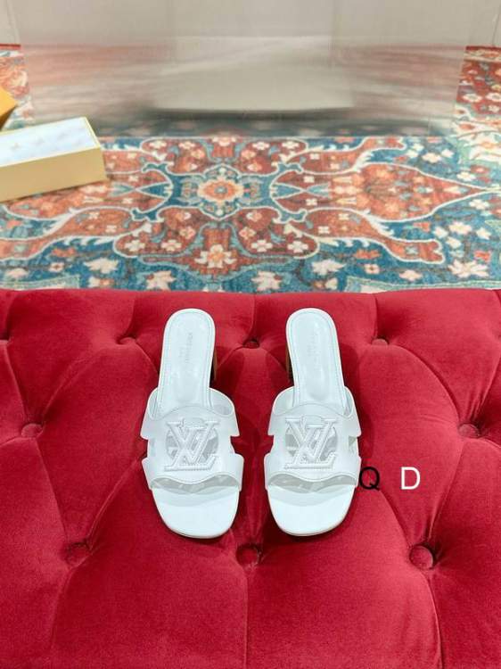Picture of Louis Vuitton Shoes _SKULVsz35-40GDT040812495